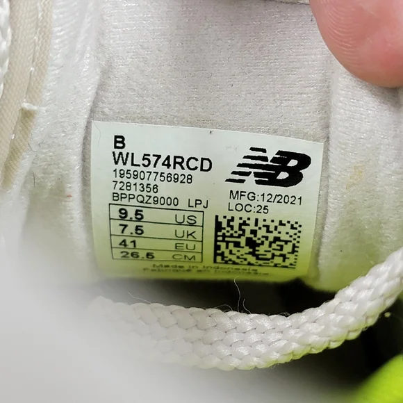 New Balance Women's Sneakers in Coral, Peach, and Beige - Picture 9 of 9